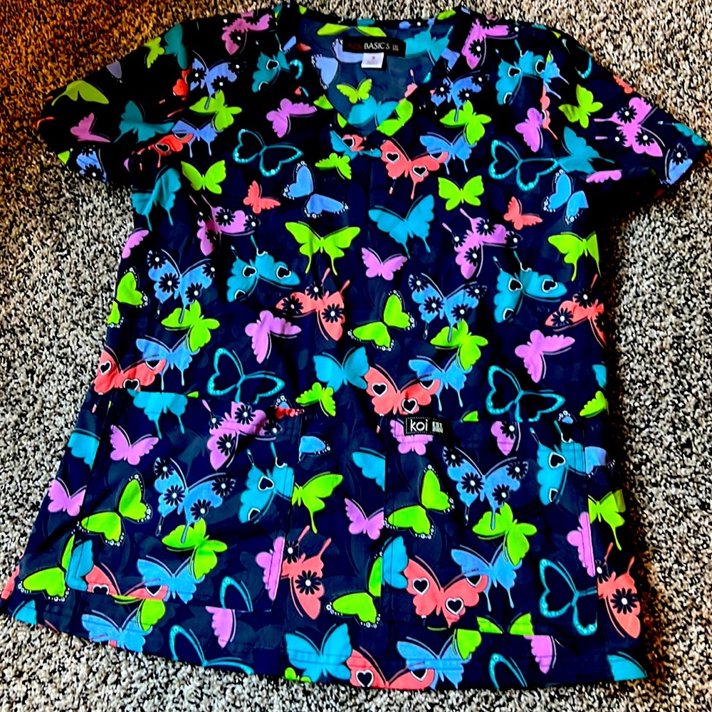 Printed scrub top